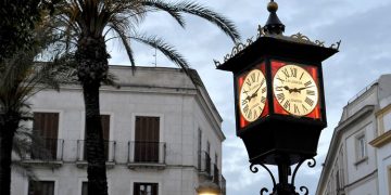 La noria de la Plaza del Arenal, “declarada inocente” de cualquier desperfecto del reloj de Losada o cualquier otro elemento del mobiliario