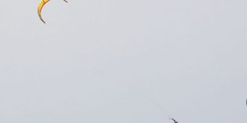 Fallece un kitesurfista tras sufrir una caída en la playa de Los Lances de Tarifa