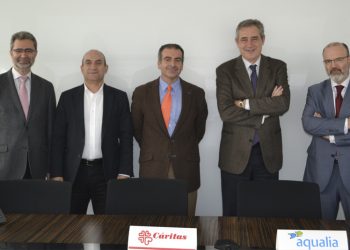 Aqualia reembolsa el importe de las facturas del agua de este año a los centros de Cáritas de la ciudad