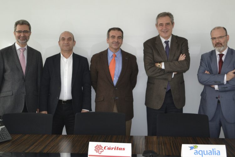 Aqualia reembolsa el importe de las facturas del agua de este año a los centros de Cáritas de la ciudad