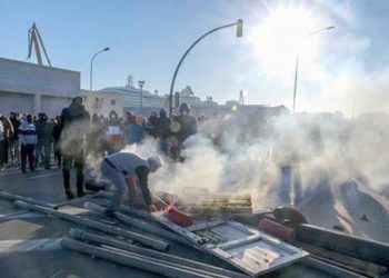 Comienza fuerte la huelga general indefinida del metal en Cádiz: piquetes, cargas policiales y resistencia obrera