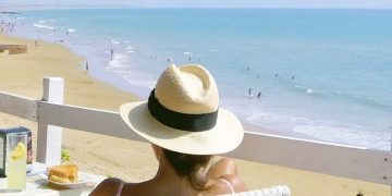 Chiclana, Tarifa y Cádiz destacan como destinos rentables según el barómetro de verano de Exceltur