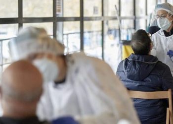 Aumento de restricciones: cuarentena para contactos estrechos de contagiados con Ómicron