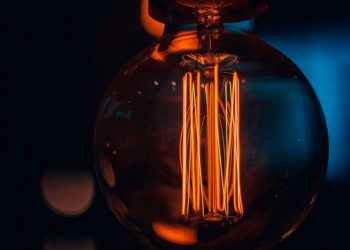 Sánchez incumple su promesa: la factura eléctrica del usuario medio en 2021, un 21% más cara que en 2018