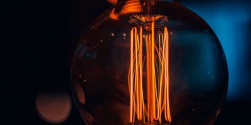 Sánchez incumple su promesa: la factura eléctrica del usuario medio en 2021, un 21% más cara que en 2018