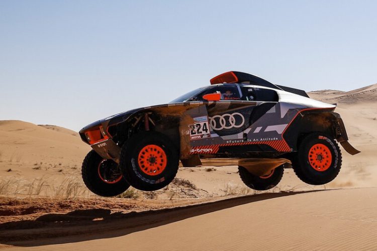 Mattias Ekström le da a Audi su segunda victoria y Sébastien Loeb reaviva la emoción del Dakar en coches