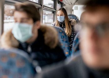 Para la OMS y otros especialistas es prematuro considerar la covid-19 como enfermedad endémica, como plantea Pedro Sánchez