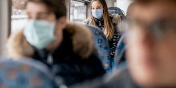 Para la OMS y otros especialistas es prematuro considerar la covid-19 como enfermedad endémica, como plantea Pedro Sánchez