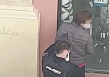 Fallece un antiguo trabajador de la Plaza tras chocar con el presunto autor de un robo en plena calle