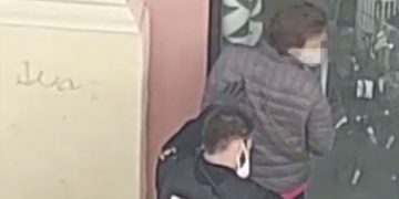 Fallece un antiguo trabajador de la Plaza tras chocar con el presunto autor de un robo en plena calle