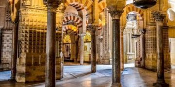 El Gobierno le regala 34.000 inmuebles a la Iglesia, 1.000 menos que el PP ¡Eso sí que es progresismo!