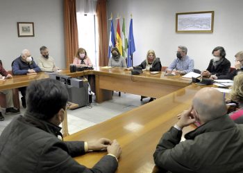 Reunión entre comerciantes, hosteleros, Ayuntamiento y Policías para abordar la seguridad en Doña Blanca