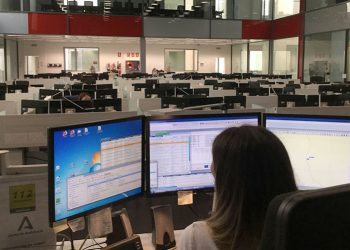 Hallan a una madre y su hijo fallecidos en una casa incendiada en Barbate