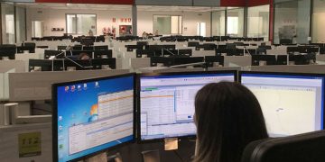 Hallan a una madre y su hijo fallecidos en una casa incendiada en Barbate