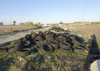 “Hay que sancionar con dureza a los guarros que llenan los caminos de basura”