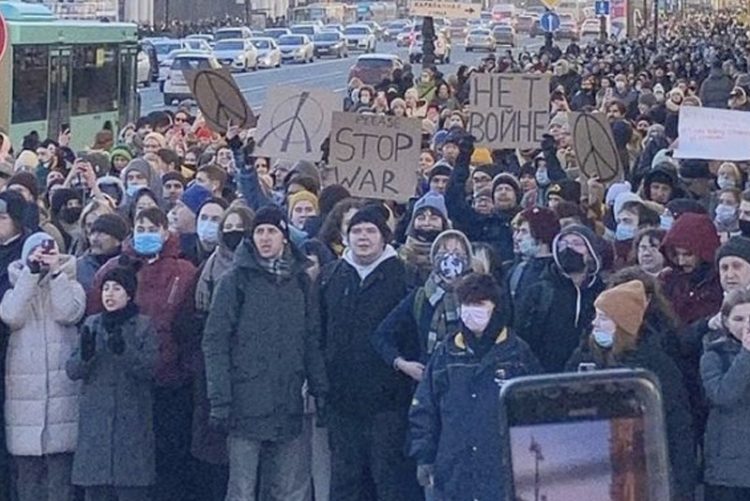Casi 5000 detenidos por las protestas contra la guerra en Rusia este domingo