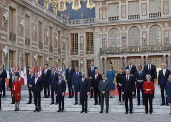 La cumbre europea de Versalles avanza en el rearme