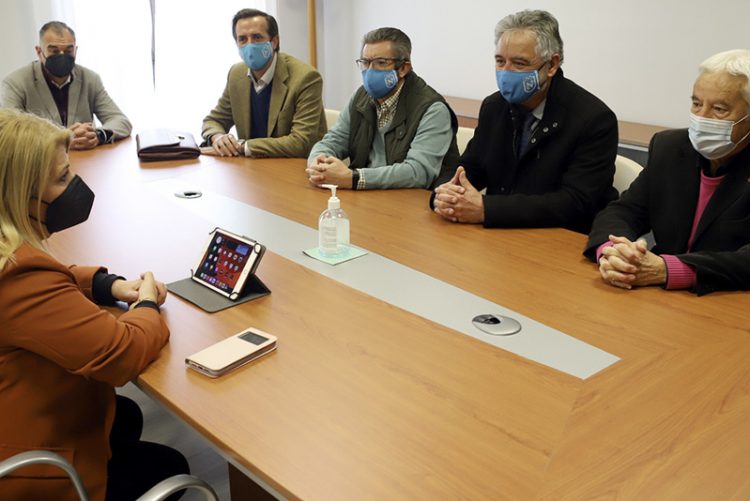 La nueva junta directiva del Club Nazaret presenta al ayuntamiento sus proyectos