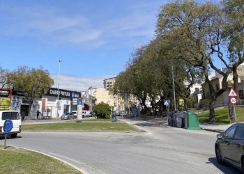 Cuatro cámaras de tráfico y dispositivos policiales vigilan conducciones temerarias en la avenida Blas Infante