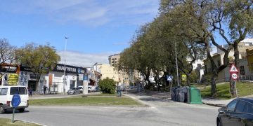 Cuatro cámaras de tráfico y dispositivos policiales vigilan conducciones temerarias en la avenida Blas Infante