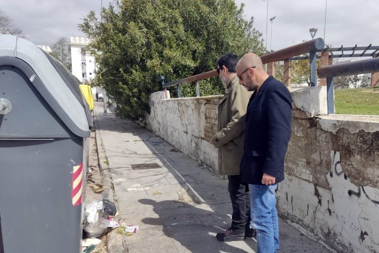 IU denuncia abandono y dejadez municipal que padecen los vecinos en las Casitas Bajas