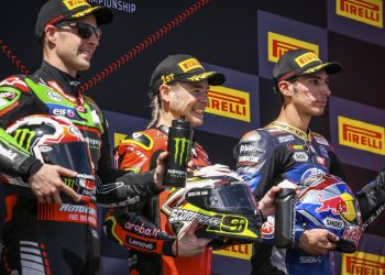 Álvaro Bautista, líder de la Round Aragón, doblete en las dos carreras del domingo celebradas en Motorland