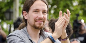 A EEUU se le atragantan las barras y estrellas y acusan a Podemos y Pablo Iglesias de “acosar a la prensa”