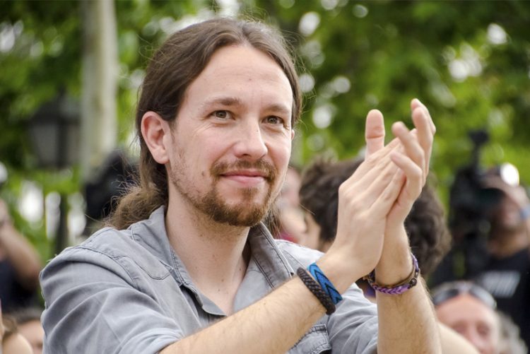 A EEUU se le atragantan las barras y estrellas y acusan a Podemos y Pablo Iglesias de “acosar a la prensa”