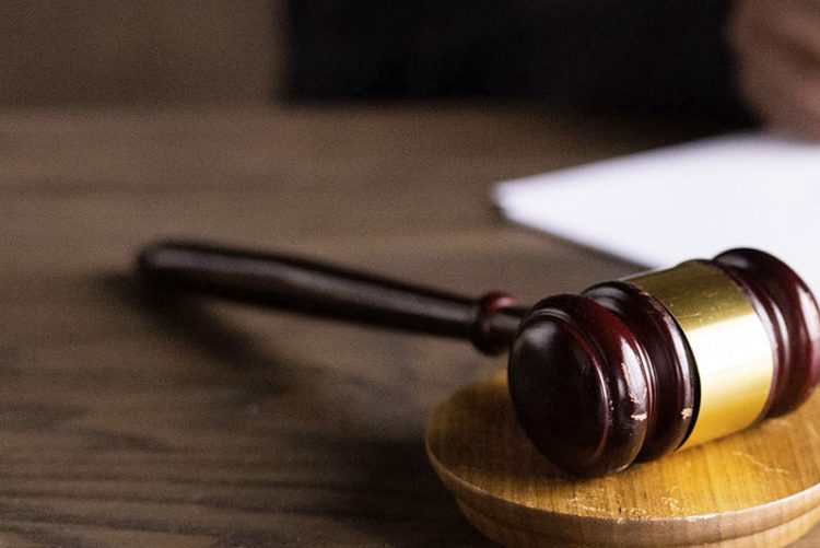 Tres años de suspensión para un magistrado que dictaba sus sentencias a mano