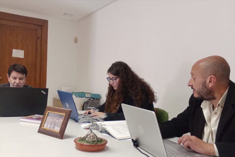 Izquierda Unida impulsará un nuevo servicio de canguro municipal para facilitar la conciliación laboral, personal y familiar en la ciudad