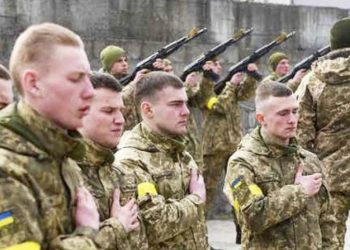 El Ejército ucraniano establece posiciones en escuelas y hospitales de varias ciudades reteniendo a civiles