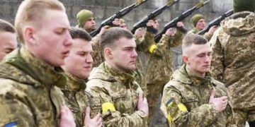 El Ejército ucraniano establece posiciones en escuelas y hospitales de varias ciudades reteniendo a civiles