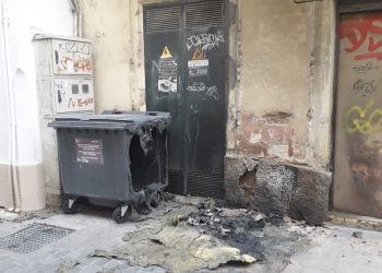 Otro contenedor de basuras calcinado a manos de descerebrados