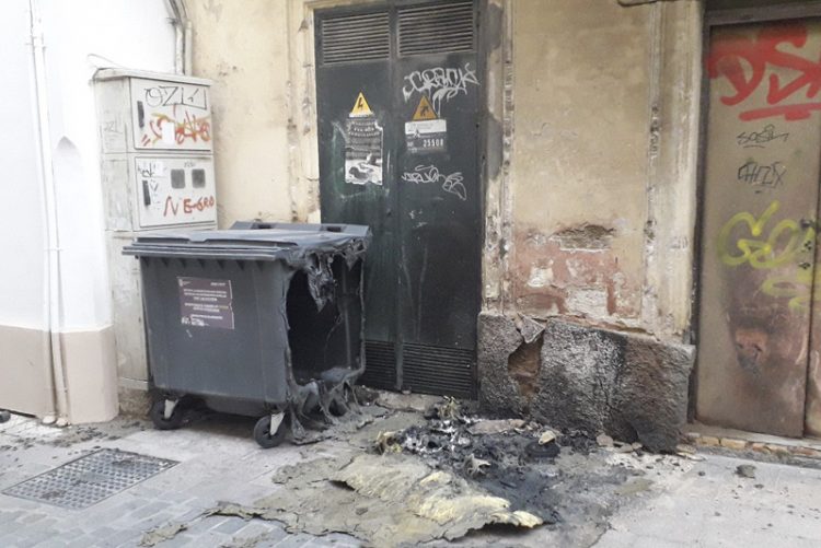 Otro contenedor de basuras calcinado a manos de descerebrados