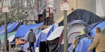 EEUU contra los sintecho: hasta seis años de prisión y la pérdida del derecho al voto por dormir en la calle
