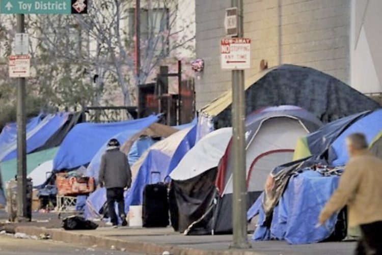 EEUU contra los sintecho: hasta seis años de prisión y la pérdida del derecho al voto por dormir en la calle