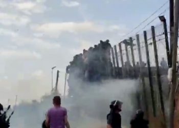 Elevan a 27 el número de fallecidos y cientos de heridos tras una nueva avalancha humana en la valla de Melilla