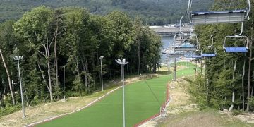 Ucrania inaugura la mayor pista de esquí híbrida del mundo en un Hotel de cinco estrellas