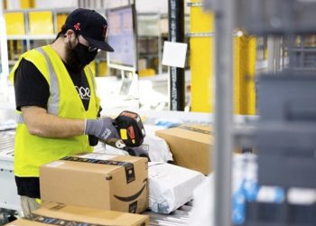 Multan a Amazon en Cataluña por tercerización y cesión ilegal de sus trabajadores