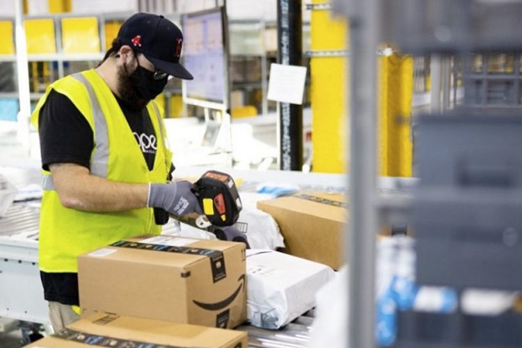 Multan a Amazon en Cataluña por tercerización y cesión ilegal de sus trabajadores