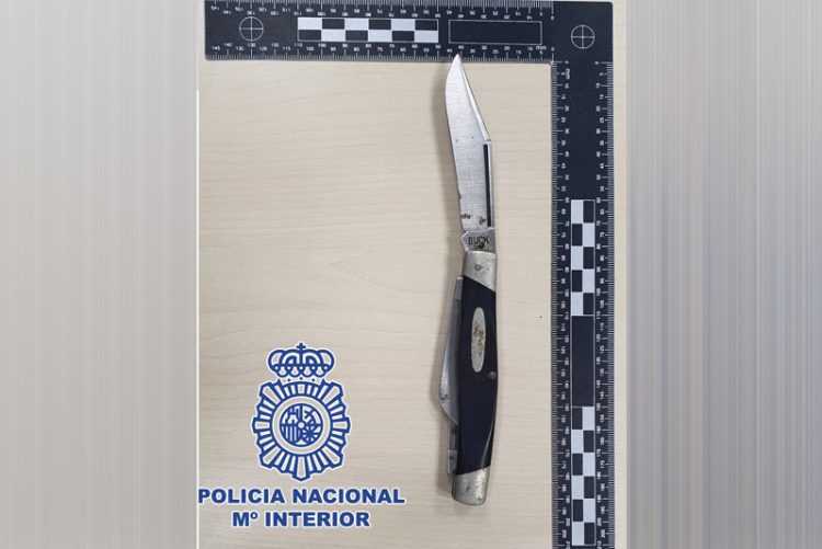 Atracan en Jerez a una persona de 59 años con una navaja y son detenidos instantes después