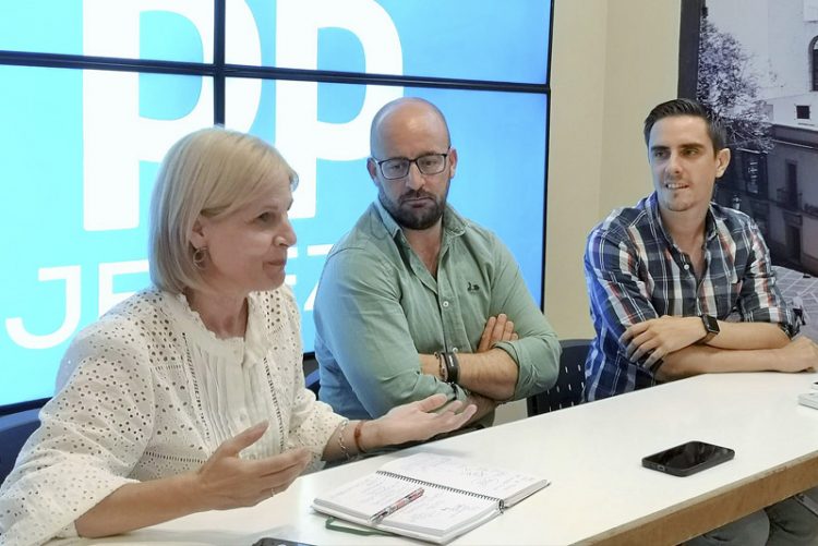María José García-Pelayo vuelve a la escena política jerezana presentando su candidatura como presidenta del PP Jerez