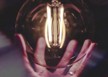 158 euros: la factura eléctrica del usuario medio sube un 70% en el agosto más caro de la historia