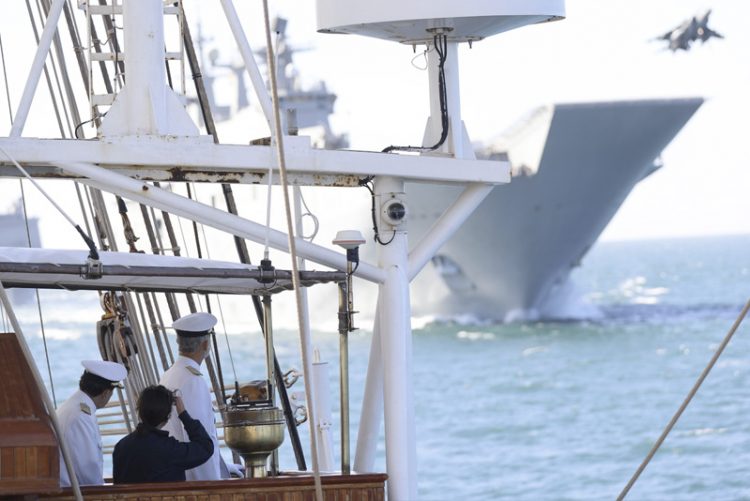 Revista naval con motivo de los actos del V Centenario de la Primera Circunnavegación