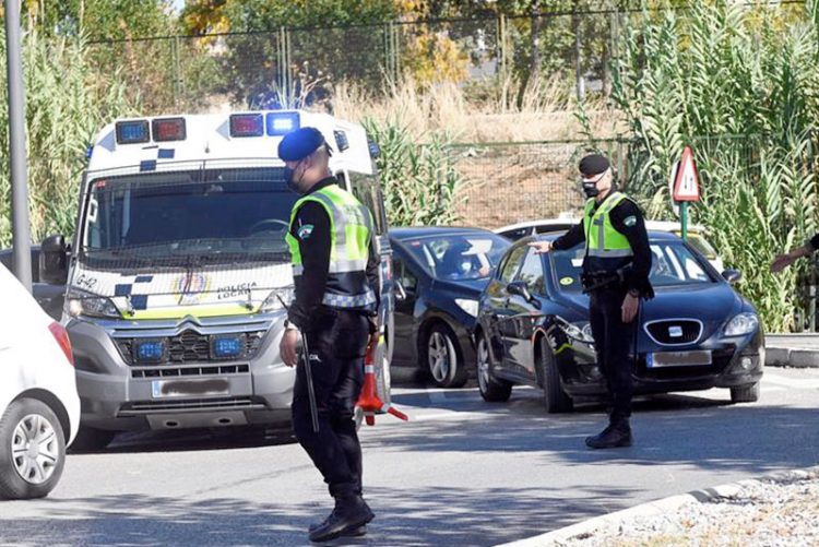 Nueve personas heridas tras un accidente entre dos vehículos en la A-92G en Granada