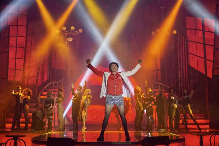 ‘The Hole X’ se queda un día más en el Gran Teatro Falla de Cádiz