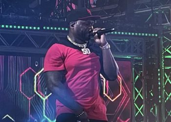 Como ya lo hiciera con Star Wars, la Plaza de España de Sevilla viaja en el tiempo de la mano de 50cent