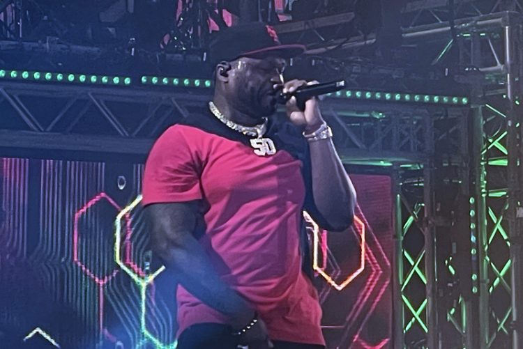 Como ya lo hiciera con Star Wars, la Plaza de España de Sevilla viaja en el tiempo de la mano de 50cent