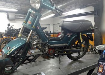 Pillan una Derbi Variant circulando a casi 145 km/hora