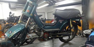 Pillan una Derbi Variant circulando a casi 145 km/hora